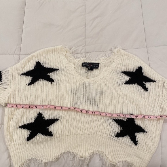 White and Black Star Sweater - Picture 3 of 4